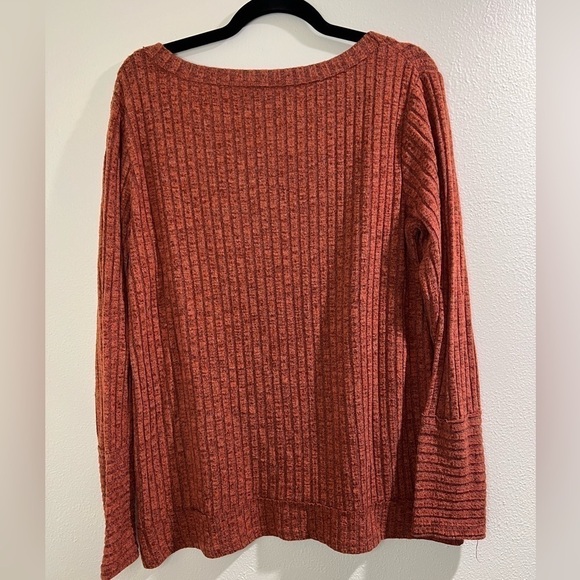 Women’s Boho Textured Sweater in size M - rust color - Picture 7 of 7